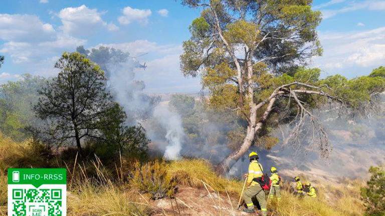 El Infoca interviene en un incendio forestal en Huesa El Infoca interviene en un incendio forestal en Huesa