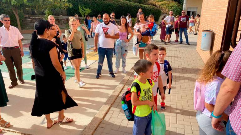 Primer día de un curso escolar con 1.400 alumnos menos y 386 profesores más Primer día de un curso escolar con 1.400 alumnos menos y 386 profesores más