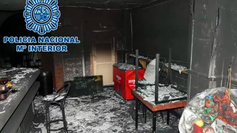 Detienen a una madre y su hijo por provocar un incendio en su bar para estafar al seguro Detienen a una madre y su hijo por provocar un incendio en su bar para estafar al seguro
