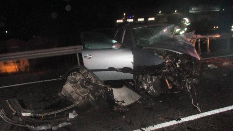 Una mujer muerta y dos heridos graves en un brutal accidente en Alcalá la Real Una mujer muerta y dos heridos graves en un brutal accidente en Alcalá la Real