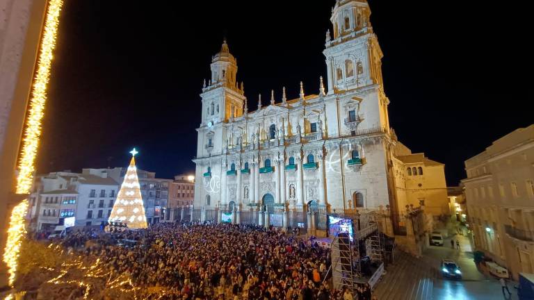 Bienvenida por todo lo alto al año 2025 desde la Plaza de Santa María Bienvenida por todo lo alto al año 2025 desde la Plaza de Santa María
