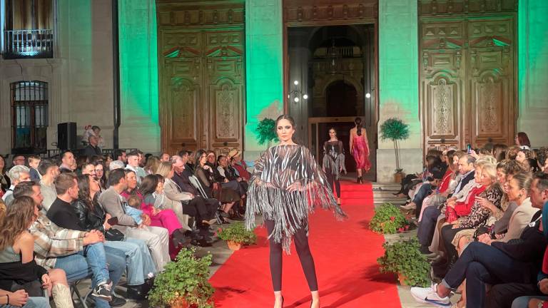 Un escaparate para la moda flamenca y la solidaridad en Jaén