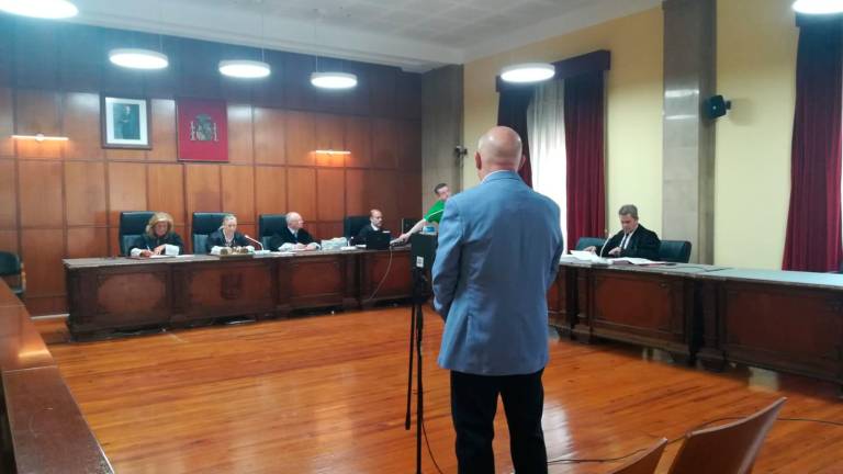Comienza el juicio del acusado por intentar matar a su mujer a puñaladas Comienza el juicio del acusado por intentar matar a su mujer a puñaladas