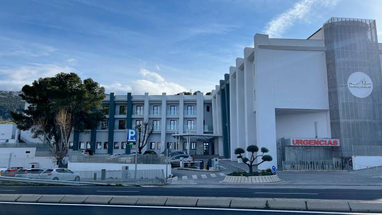 El encapuchado que dejó a la fallecida en un hospital de Jaén conducía un vehículo blanco El encapuchado que dejó a la fallecida en un hospital de Jaén conducía un vehículo blanco