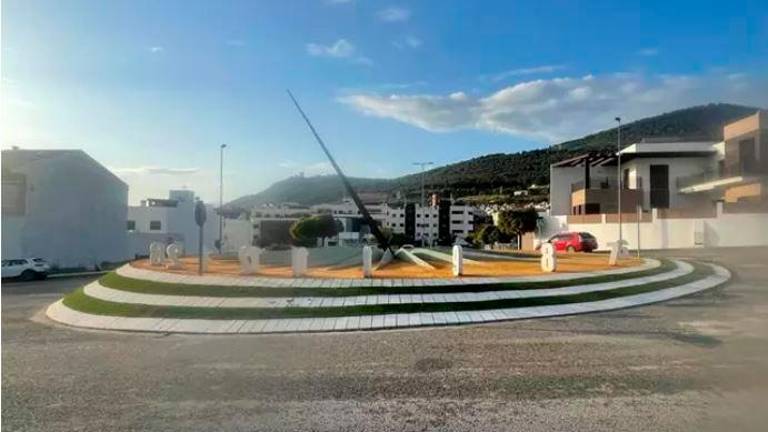 El Ayuntamiento pone en servicio la rotonda de la Avenida de Los Aparejadores El Ayuntamiento pone en servicio la rotonda de la Avenida de Los Aparejadores
