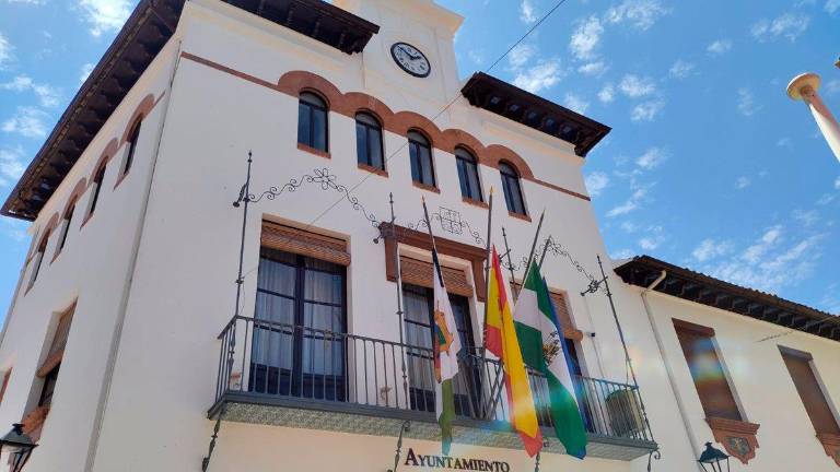 Concentración en Marmolejo para honrar la memoria del agente fallecido en Andújar Concentración en Marmolejo para honrar la memoria del agente fallecido en Andújar