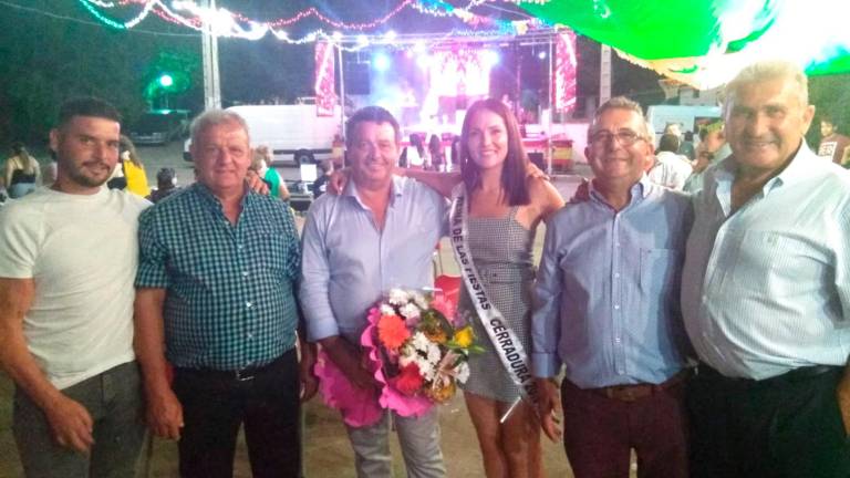 La fiesta y la alegría no cesan La fiesta y la alegría no cesan