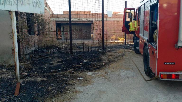 Incendio en un edificio abandonado de El Valle Incendio en un edificio abandonado de El Valle