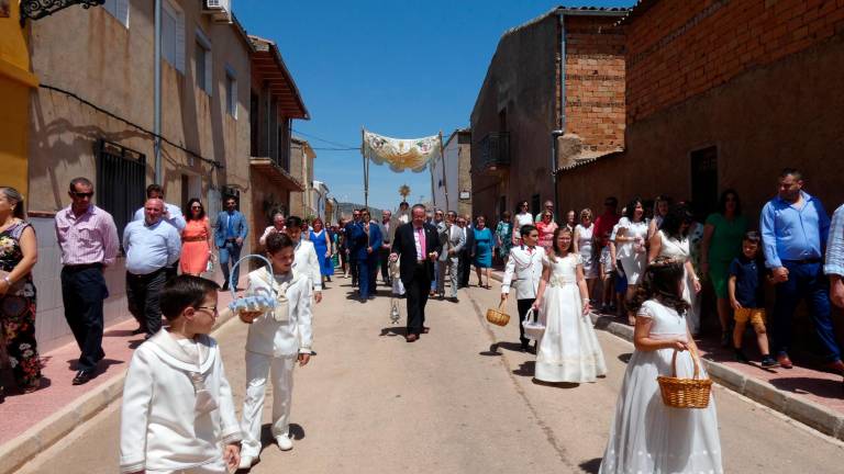 Rostros repletos de emoción entre los jóvenes durante el Corpus Christi