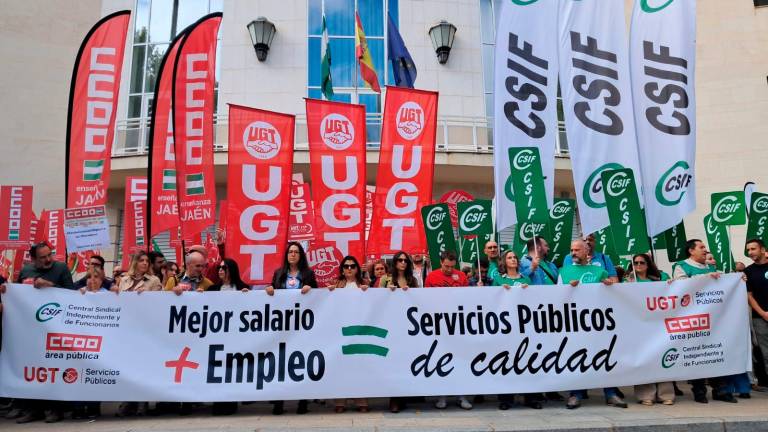 Los sindicatos se concentran contra el Gobierno central Los sindicatos se concentran contra el Gobierno central