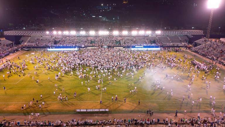 Éxtasis en La Victoria a vista de pájaro: la felicidad inunda el terreno de juego Éxtasis en La Victoria a vista de pájaro: la felicidad inunda el terreno de juego
