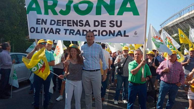 Miles de olivareros protestan por el “robo” de los bajos precios Miles de olivareros protestan por el “robo” de los bajos precios