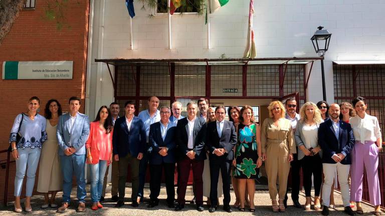 Vuelta a las clases en el instituto, un día entre la ilusión y las quejas Vuelta a las clases en el instituto, un día entre la ilusión y las quejas
