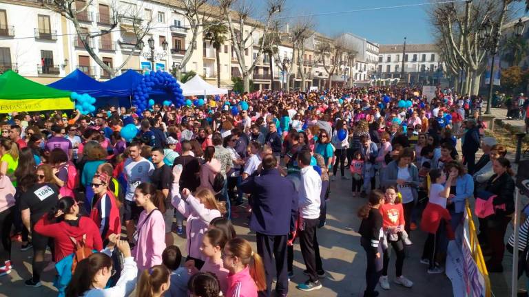 La Carrera solidaria contra el cáncer infantil reúne a 2.500 personas en Baeza La Carrera solidaria contra el cáncer infantil reúne a 2.500 personas en Baeza