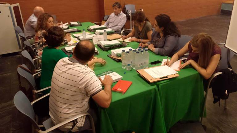 Encuentro intersectorial para analizar exigencias formativas Encuentro intersectorial para analizar exigencias formativas