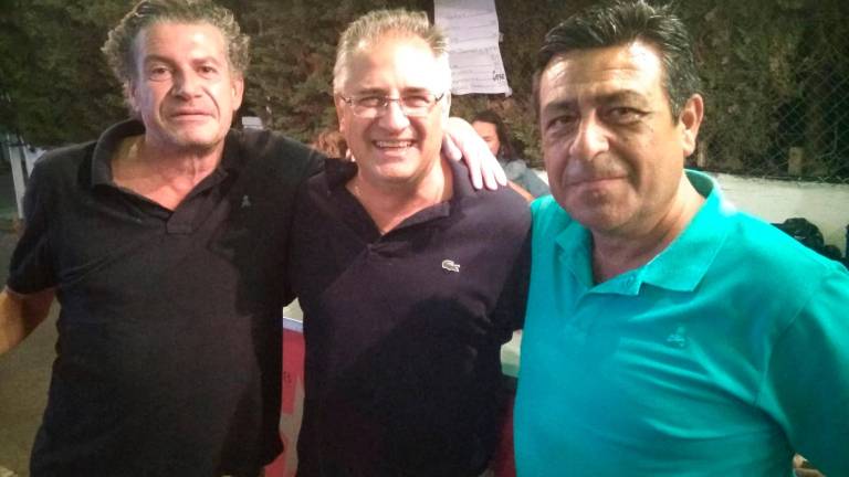 La fiesta y la alegría no cesan La fiesta y la alegría no cesan