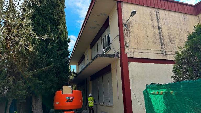 El Ayuntamiento de Jaén trabaja en la reparación de las cubiertas del CEIP Agustín Serrano de Haro El Ayuntamiento de Jaén trabaja en la reparación de las cubiertas del CEIP Agustín Serrano de Haro