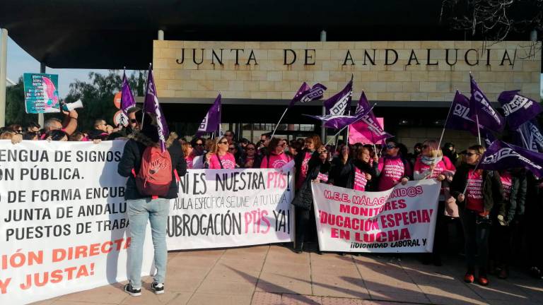 Huelga de monitoras y de intérpretes Huelga de monitoras y de intérpretes