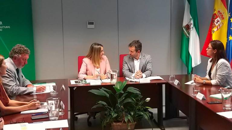 El convenio marca la cuenta atrás para activar el tranvía El convenio marca la cuenta atrás para activar el tranvía