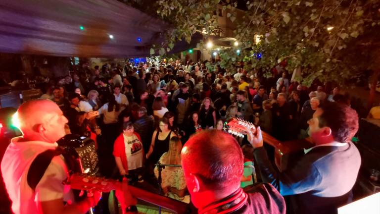 Malagueñas de Segura en Río Madera: Vea cómo se baila la música tradicional serrana en una verbena Malagueñas de Segura en Río Madera: Vea cómo se baila la música tradicional serrana en una verbena