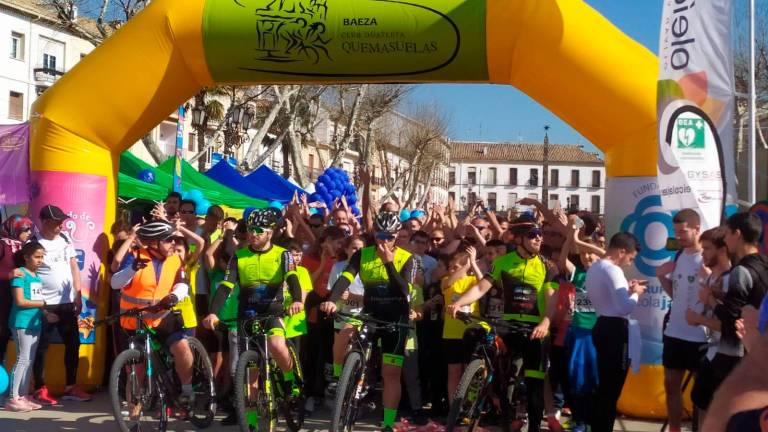 La Carrera solidaria contra el cáncer infantil reúne a 2.500 personas en Baeza La Carrera solidaria contra el cáncer infantil reúne a 2.500 personas en Baeza