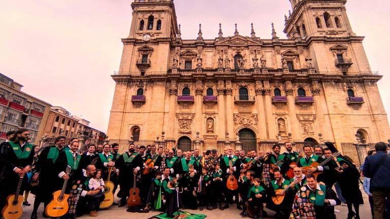Desde Latinoamerica con música y, también, con amor Desde Latinoamerica con música y, también, con amor