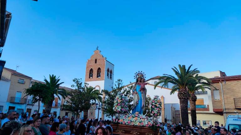 Flores para la Virgen del Amor Hermoso en Villargordo Flores para la Virgen del Amor Hermoso en Villargordo