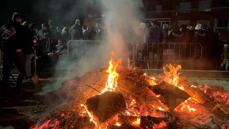 Una treintena de lumbres para celebrar San Antón Una treintena de lumbres para celebrar San Antón