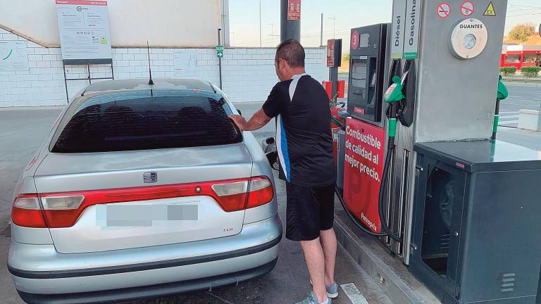 El precio del combustible se dispara en plena operación salida El precio del combustible se dispara en plena operación salida