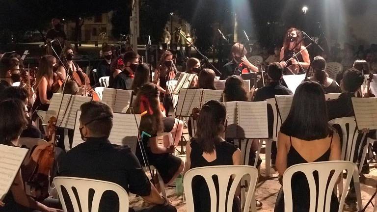 La Joven Orquesta de Cuerda Allegro de Bailén abre “Baños en Julio” La Joven Orquesta de Cuerda Allegro de Bailén abre “Baños en Julio”