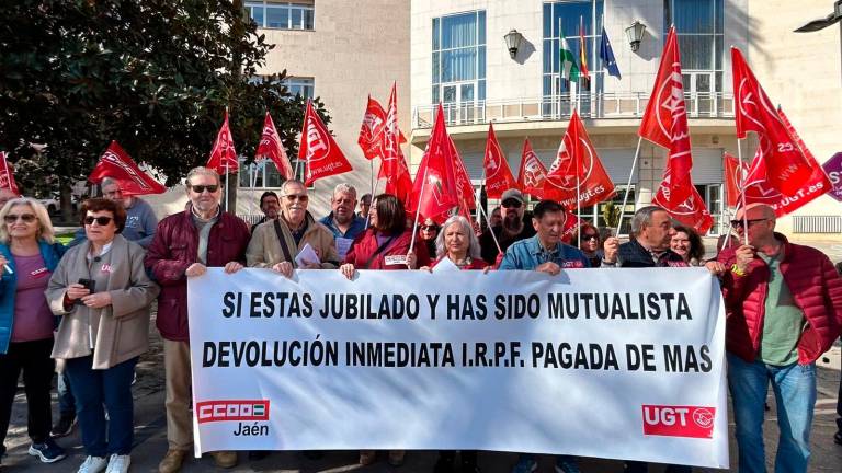 CC OO y UGT se movilizan para exigir los pagos de los pensionistas CC OO y UGT se movilizan para exigir los pagos de los pensionistas