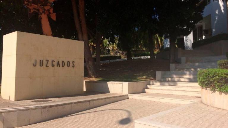 Prisión para dos policías locales de Marbella por una presunta agresión sexual a dos mujeres Prisión para dos policías locales de Marbella por una presunta agresión sexual a dos mujeres