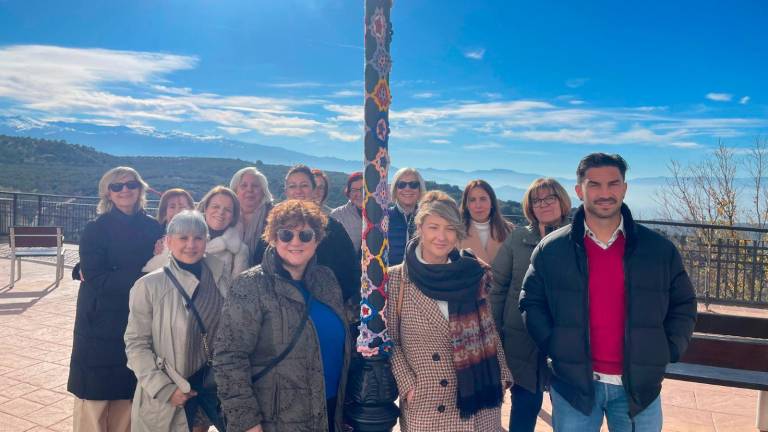 Jaén se une al ‘urban knitting’, el arte del ganchillo en el mobiliario urbano Jaén se une al ‘urban knitting’, el arte del ganchillo en el mobiliario urbano
