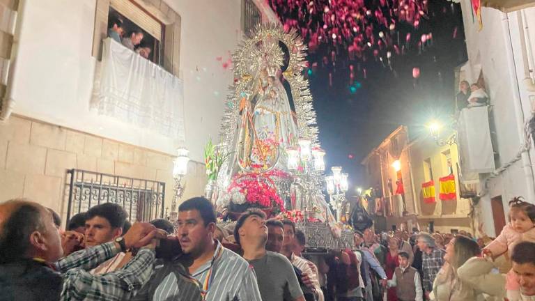 La Virgen de la Consolación se reencuentra con sus fieles de Castellar La Virgen de la Consolación se reencuentra con sus fieles de Castellar