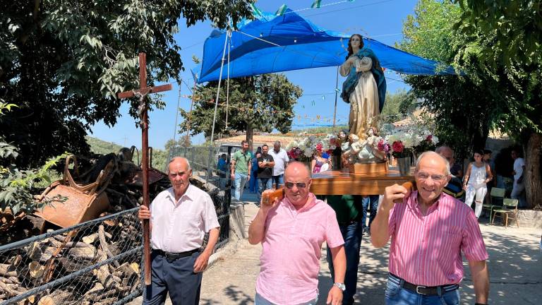 Los vecinos de El Palomar se unen en las fiestas en honor a la Virgen María Los vecinos de El Palomar se unen en las fiestas en honor a la Virgen María