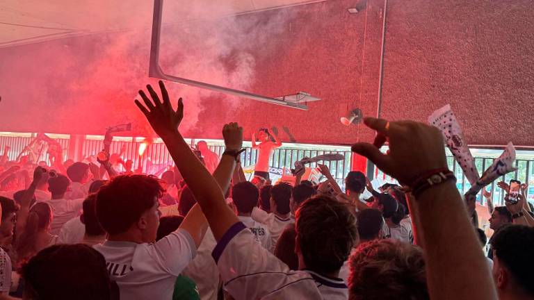 La afición blanca alienta a los suyos antes de una nueva final La afición blanca alienta a los suyos antes de una nueva final