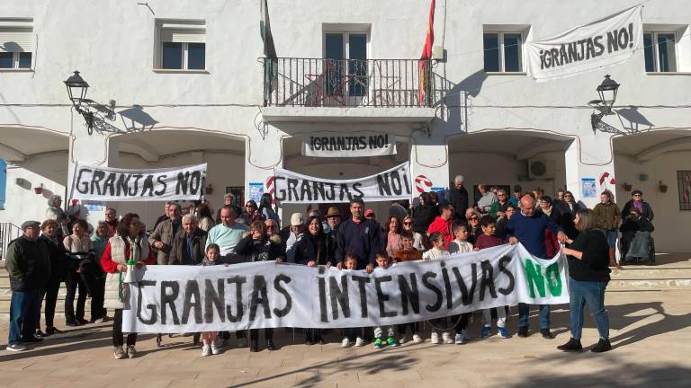 Los vecinos de Campillo del Río, contra la ganadería intensiva Los vecinos de Campillo del Río, contra la ganadería intensiva