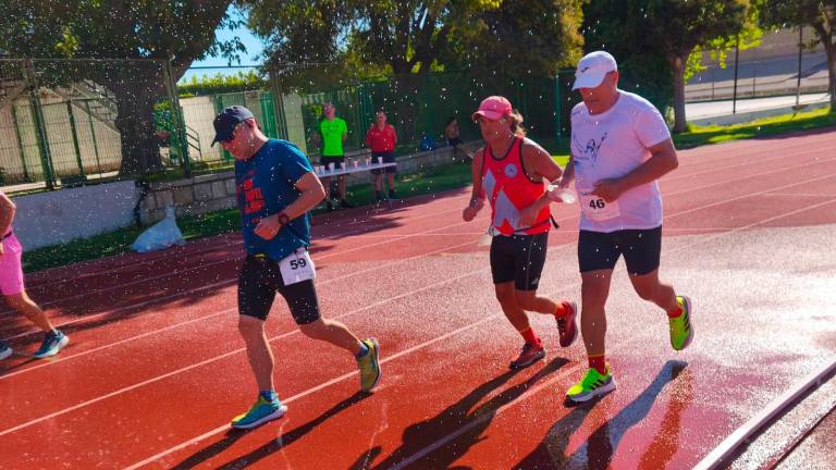 Jaime Gutiérrez y Elena Feligreras se coronan en la maratón solidaria “Ciudad de Jaén” Jaime Gutiérrez y Elena Feligreras se coronan en la maratón solidaria “Ciudad de Jaén”