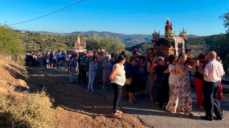 Hoyo Piedra venera entre olivos a la Virgen de la Cabeza Hoyo Piedra venera entre olivos a la Virgen de la Cabeza