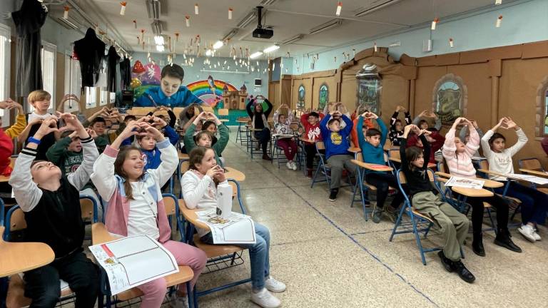 Todos cantan ‘Mi gran noche’ en el CEIP Pedro Corchado de Bailén