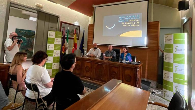 La Diputación elabora un estudio sobre la calidad del cielo nocturno en las Sierras de Cazorla, Segura y Mágina La Diputación elabora un estudio sobre la calidad del cielo nocturno en las Sierras de Cazorla, Segura y Mágina