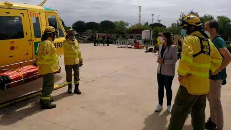 El Plan Infoca incorpora al Cedefo de Santa Elena un nuevo vehículo autobomba y un helicóptero El Plan Infoca incorpora al Cedefo de Santa Elena un nuevo vehículo autobomba y un helicóptero