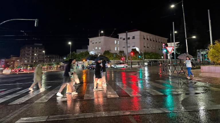El cielo se rompe en Jaén y la noche encara un auténtico diluvio El cielo se rompe en Jaén y la noche encara un auténtico diluvio