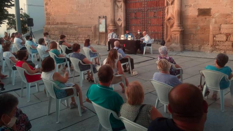 Bedmar acoge la presentación de la novela “Isnatin”, obra de Diego Rodríguez Vargas editada por el IEG Bedmar acoge la presentación de la novela “Isnatin”, obra de Diego Rodríguez Vargas editada por el IEG