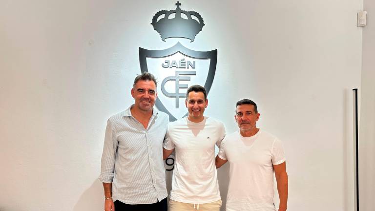 Caballero, un centrocampista de calidad y jerarquía para liderar al Real Jaén Caballero, un centrocampista de calidad y jerarquía para liderar al Real Jaén