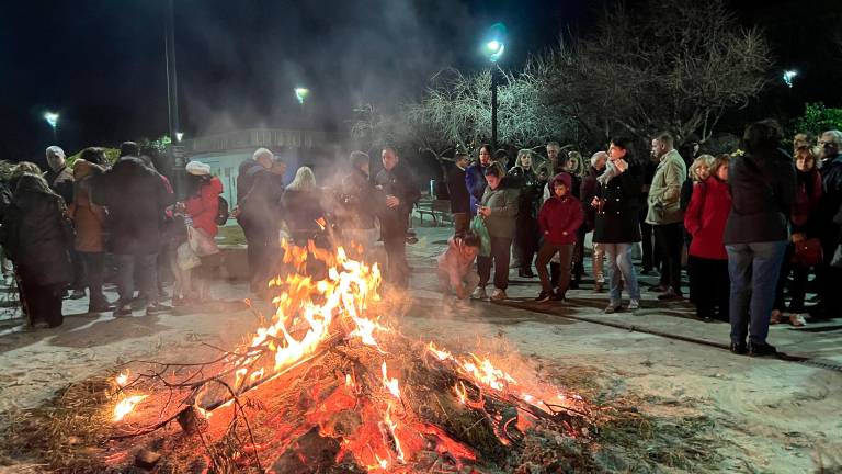 Una treintena de lumbres para celebrar San Antón Una treintena de lumbres para celebrar San Antón