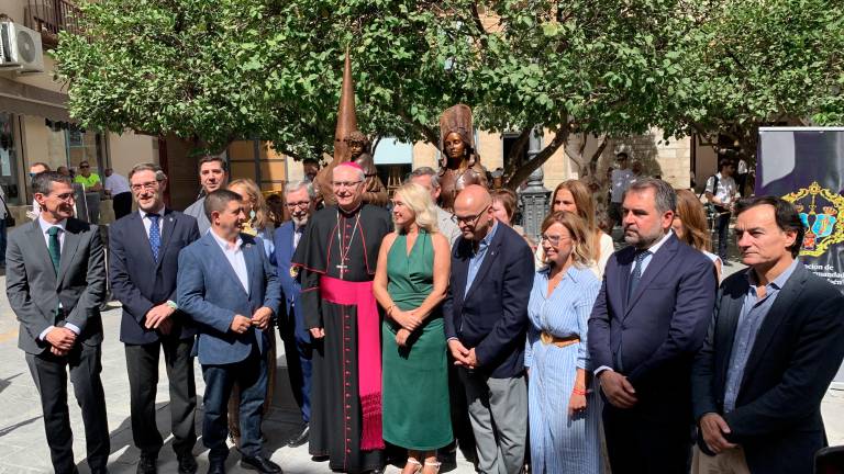 Jaén ya disfruta del Monumento a los Cofrades en la calle Colón Jaén ya disfruta del Monumento a los Cofrades en la calle Colón