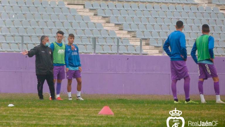 La plantilla del Real Jaén pasa nuevos tets y se confirma uno de los dos positivos