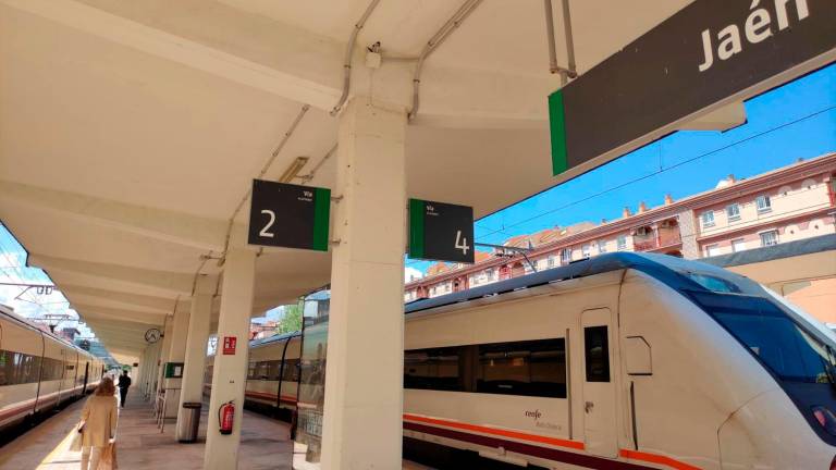 Furor por los abonos gratuitos de Renfe en Jaén Furor por los abonos gratuitos de Renfe en Jaén