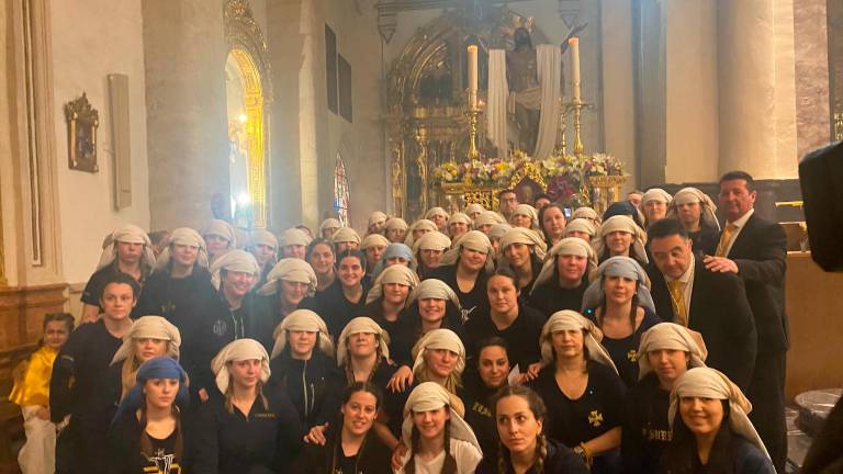 Las lágrimas caen en un Domingo de Resurrección pasado por agua Las lágrimas caen en un Domingo de Resurrección pasado por agua